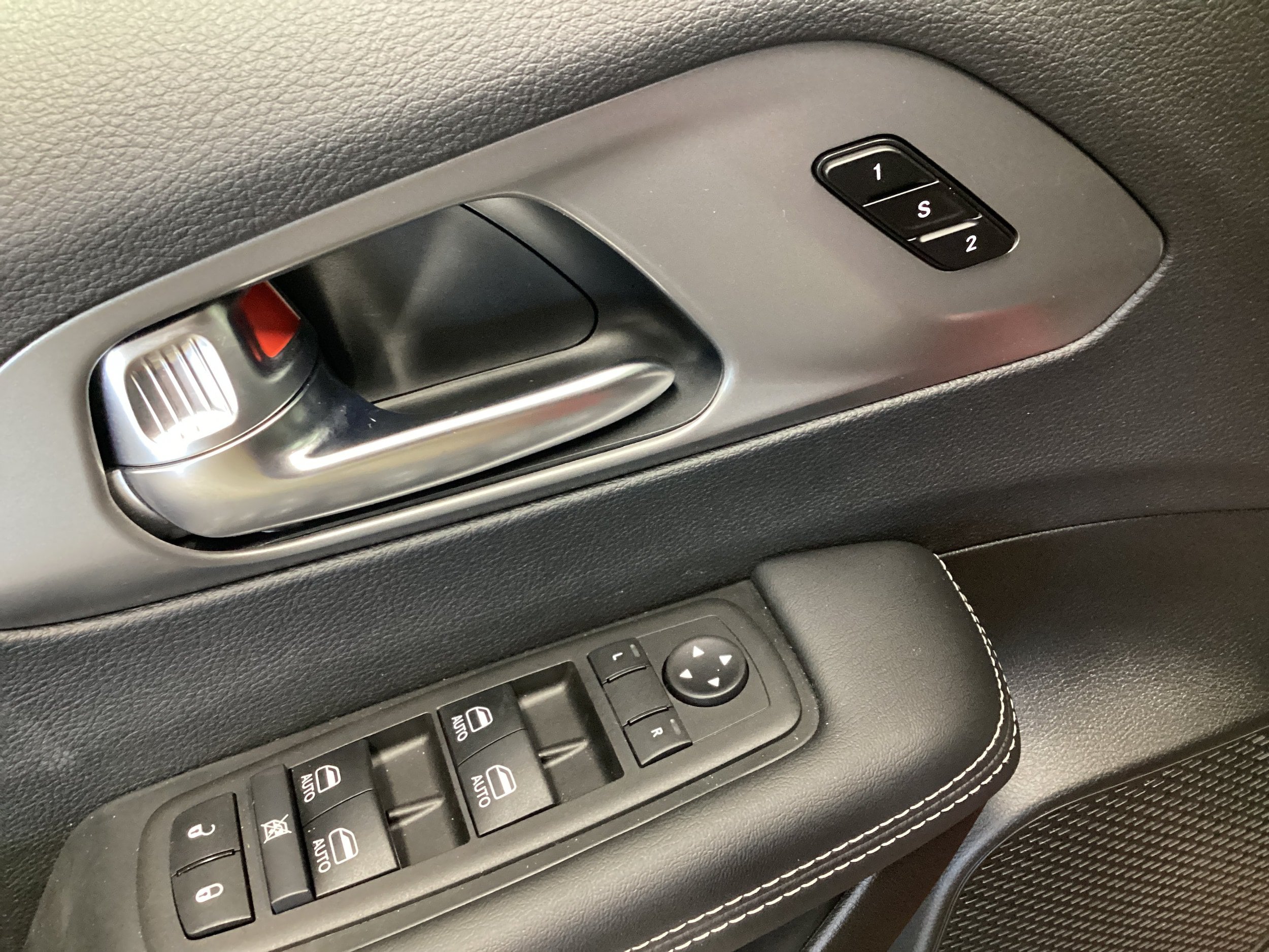 Used 2025 Chrysler Pacifica Select AWD/4WD image 14