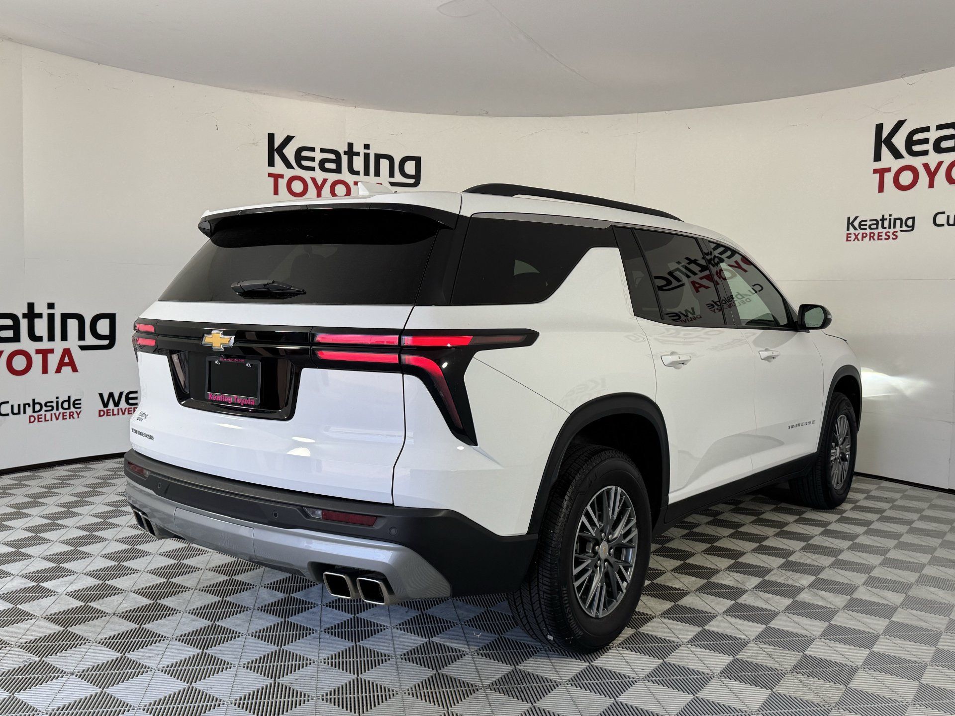 Used 2025 Chevrolet Traverse LT FWD image 5