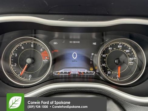 Used 2017 Jeep Cherokee Trailhawk AWD/4WD image 24
