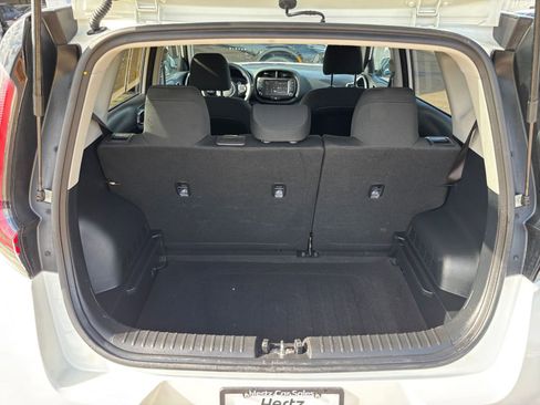 Used 2025 Kia Soul LX w/ LX Technology Package FWD image 29