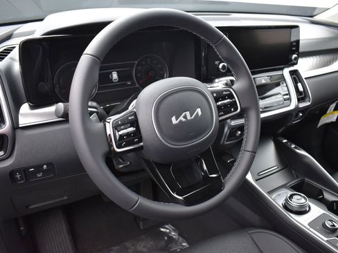 Certified 2023 Kia Sorento EX image 13