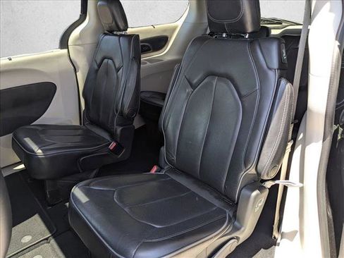 Used 2020 Chrysler Pacifica Limited FWD image 20