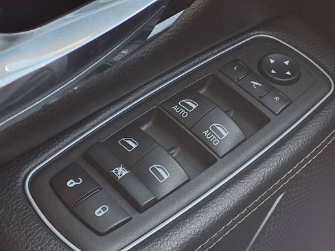 Used 2022 RAM 1500 Laramie w/ Laramie Southwest Edition AWD/4WD image 17