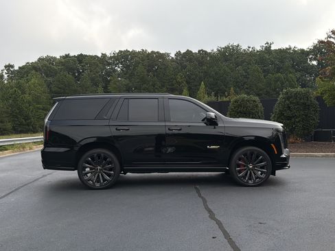 Used 2025 Cadillac Escalade V AWD/4WD image 5