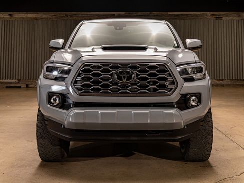 Used 2021 Toyota Tacoma TRD Sport w/ Technology Package image 2