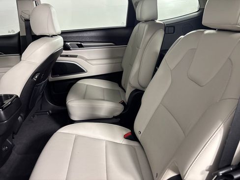 Used 2022 Kia Telluride S image 34
