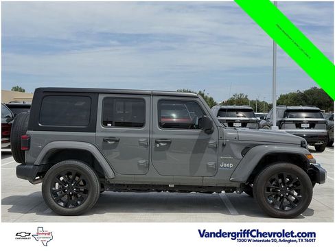 Used 2023 Jeep Wrangler Unlimited Sahara AWD/4WD image 3