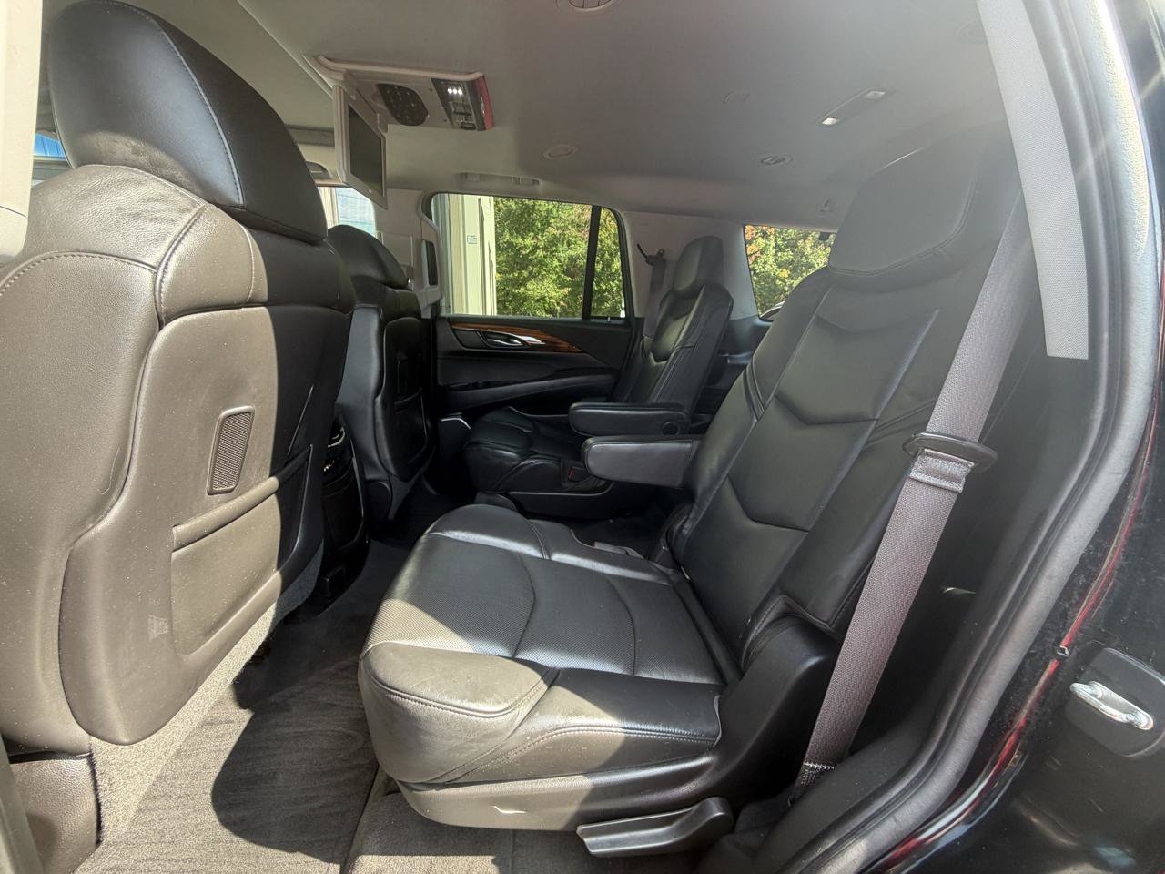 Used 2015 Cadillac Escalade Luxury AWD/4WD image 10