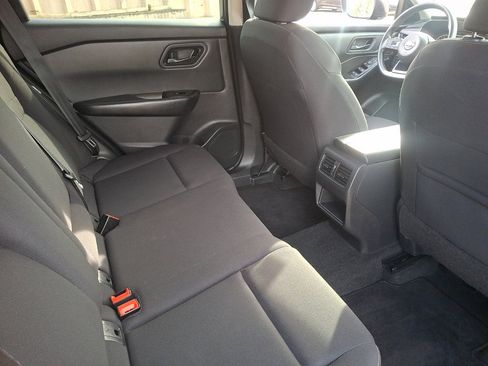 Used 2024 Nissan Rogue S AWD/4WD image 15