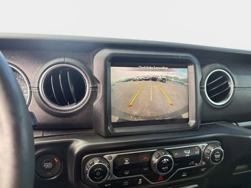 Used 2023 Jeep Wrangler Unlimited Sahara image 24