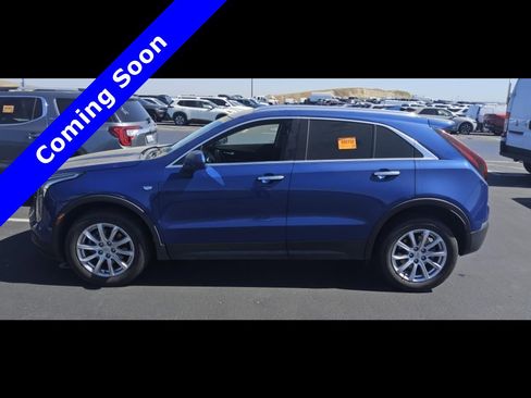 Used 2021 Cadillac XT4 Luxury w/ Cold Weather Package FWD image 4
