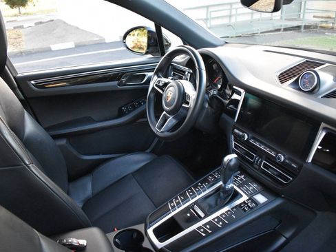 Used 2021 Porsche Macan AWD/4WD image 54