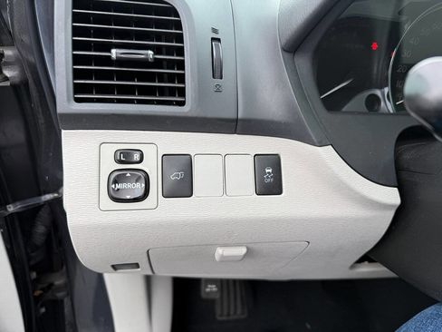 Used 2011 Toyota Venza AWD w/ Convenience Pkg image 48