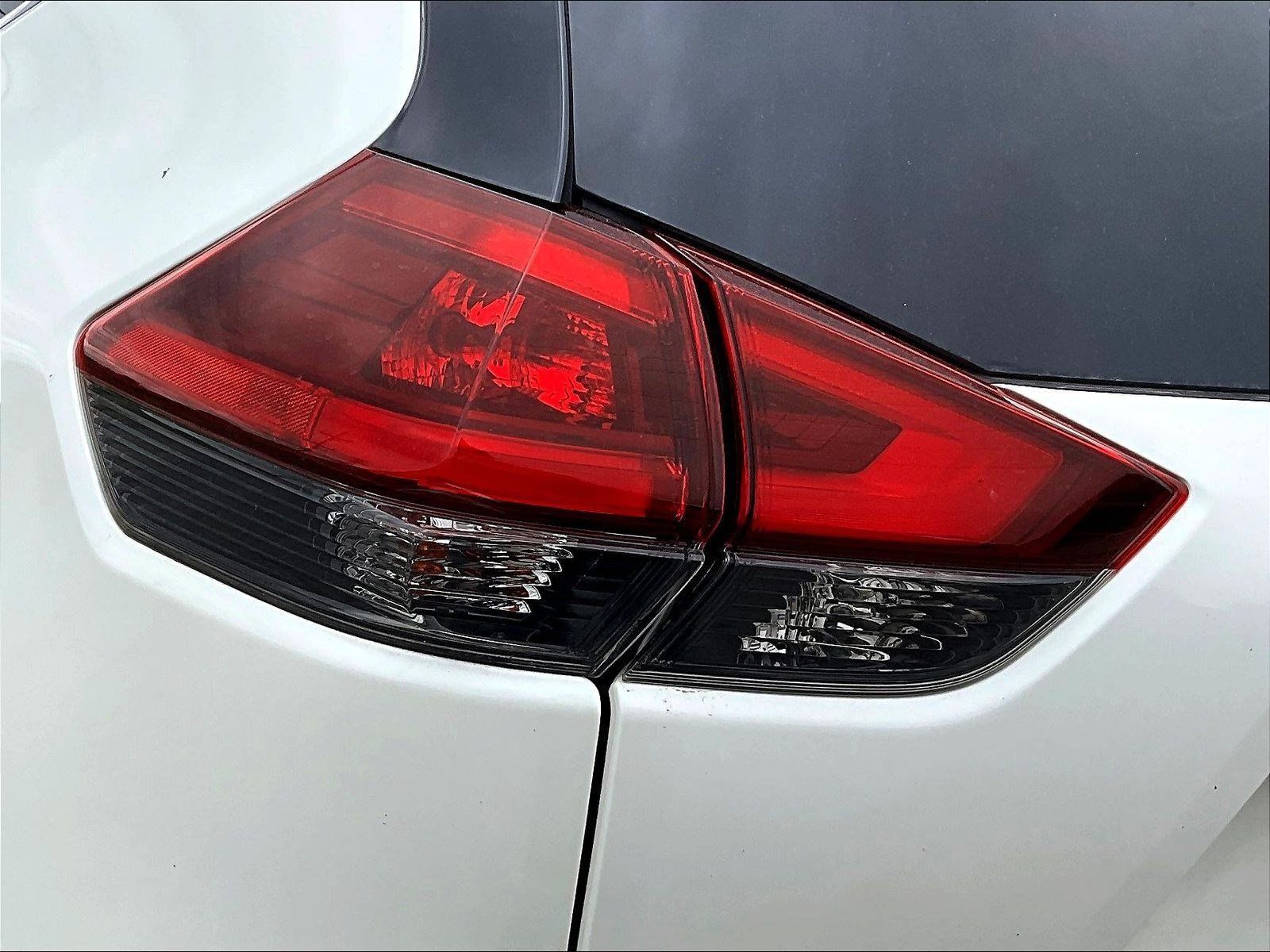 Used 2019 Nissan Rogue SV w/ Premium Package FWD image 23