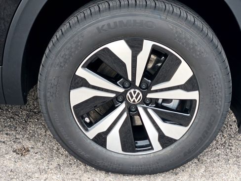 New 2026 Volkswagen Atlas SE image 7