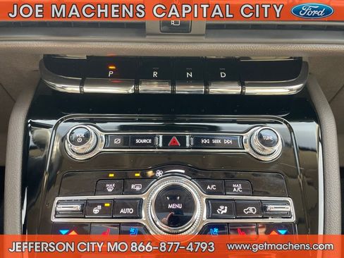 Used 2022 Lincoln Corsair AWD w/ Premium Package image 18