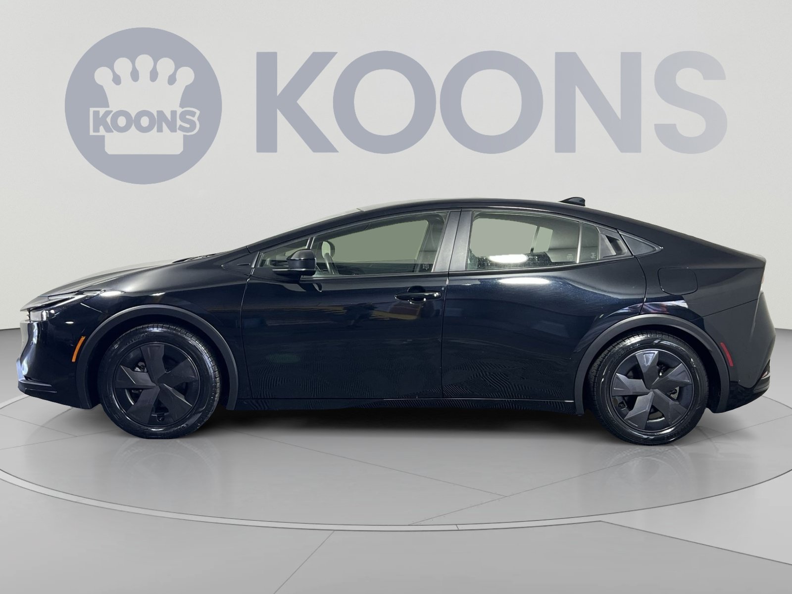 Used 2025 Toyota Prius LE FWD image 2