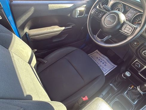 Used 2020 Jeep Gladiator Sport image 15