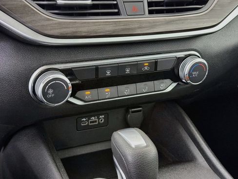 Used 2025 Nissan Altima 2.5 SV FWD image 18