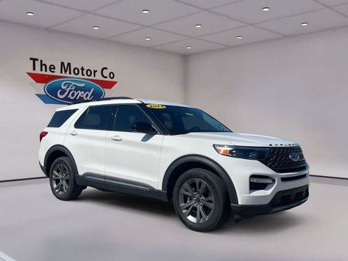 Certified 2024 Ford Explorer XLT w/ Equipment Group 202A AWD/4WD image 3
