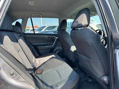 Used 2021 Toyota RAV4 LE AWD/4WD image 9