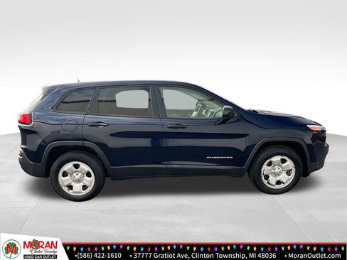 Used 2016 Jeep Cherokee Sport image 6