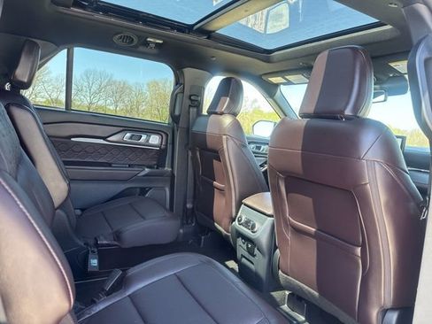 Used 2025 Ford Explorer Platinum w/ LUX Leather Package AWD/4WD image 9