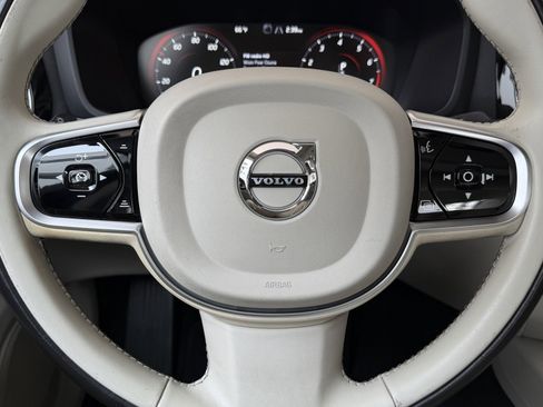 Used 2020 Volvo S60 T5 Momentum image 8