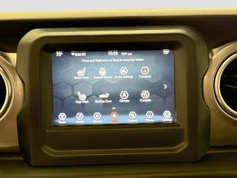 Used 2021 Jeep Gladiator Overland w/ Cold Weather Group image 12