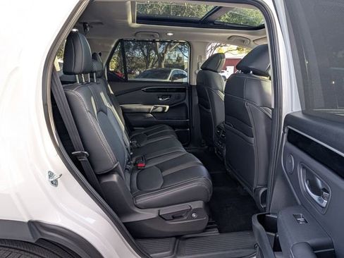 Used 2025 Honda Pilot Touring image 22