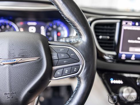 Used 2021 Chrysler Pacifica Touring-L FWD image 25