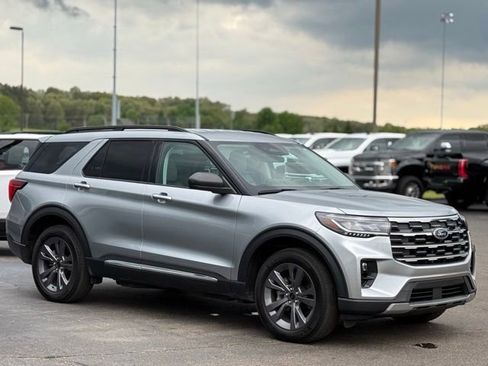 Used 2025 Ford Explorer Active w/ Active Comfort Package AWD/4WD image 40