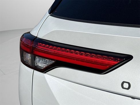 Used 2024 Mitsubishi Outlander SE image 47