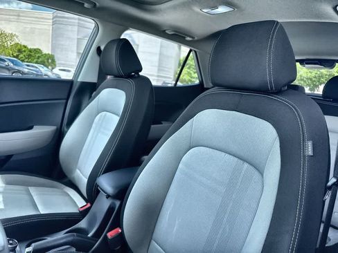 Used 2024 Hyundai Venue SEL FWD image 14