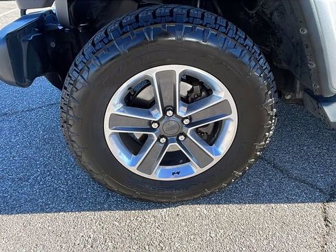 Used 2020 Jeep Wrangler Unlimited Sahara image 10