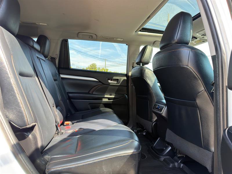 Used 2019 Toyota Highlander XLE AWD/4WD image 29