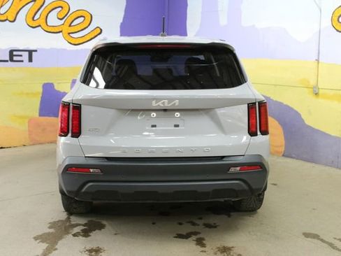 Used 2022 Kia Sorento LX AWD/4WD image 7
