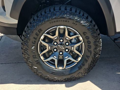 New 2026 Chevrolet Colorado ZR2 w/ Technology Package AWD/4WD image 36