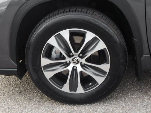 Used 2021 Toyota Highlander XLE image 49