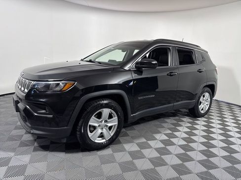 Used 2022 Jeep Compass Latitude image 2