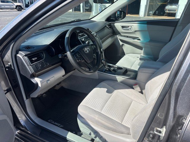 Used 2017 Toyota Camry LE FWD image 14