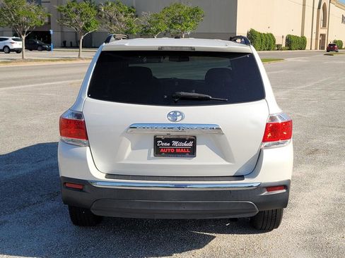 Used 2011 Toyota Highlander SE image 3