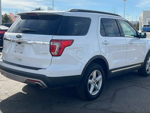 Used 2017 Ford Explorer XLT w/ Equipment Group 202A image 5