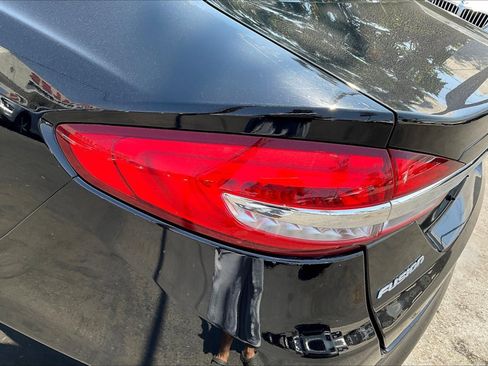 Used 2018 Ford Fusion SE w/ Fusion SE Technology Package FWD image 30
