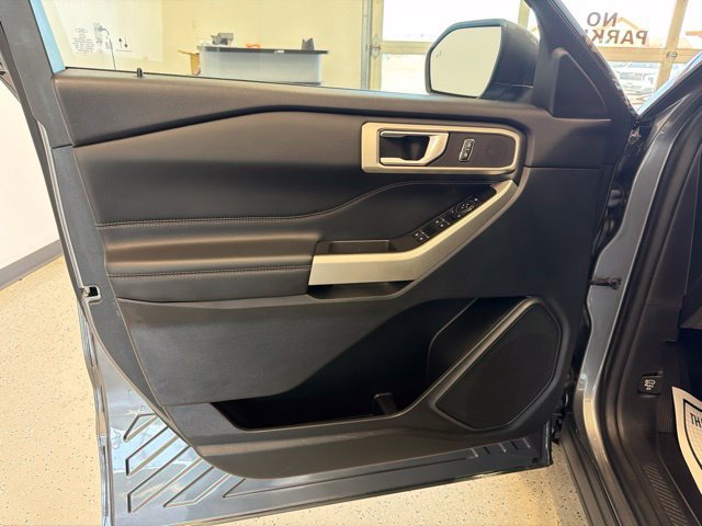 Used 2023 Ford Explorer XLT w/ Equipment Group 202A AWD/4WD image 41