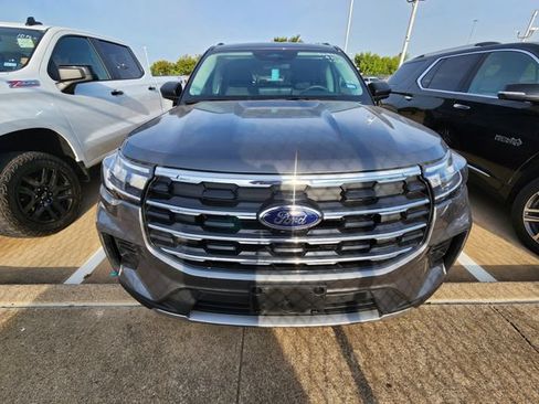 Used 2026 Ford Explorer Active RWD image 2