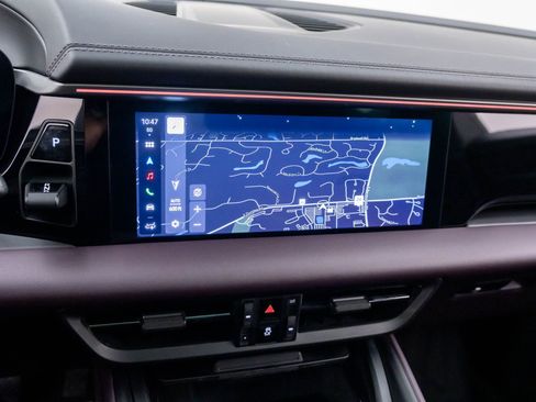 Certified 2025 Porsche Macan 4 Electric AWD/4WD image 26