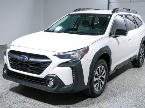 Used 2023 Subaru Outback Premium AWD/4WD image 31