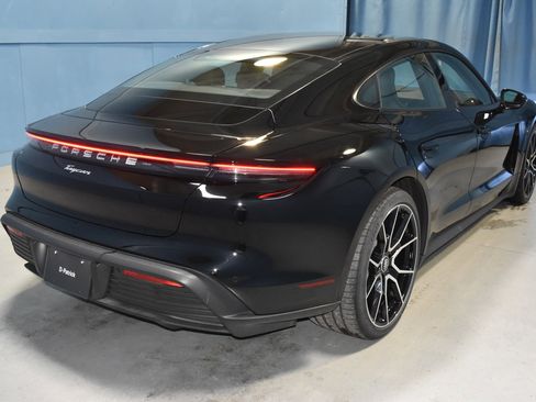 Used 2024 Porsche Taycan image 26
