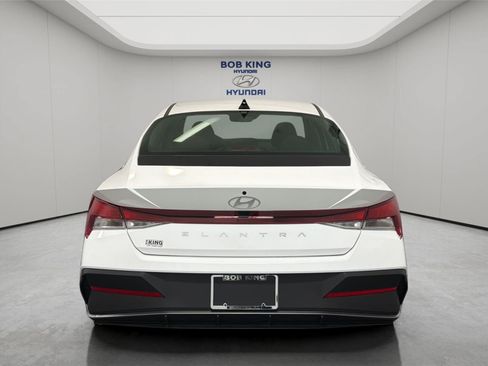 Certified 2026 Hyundai Elantra SE FWD image 4